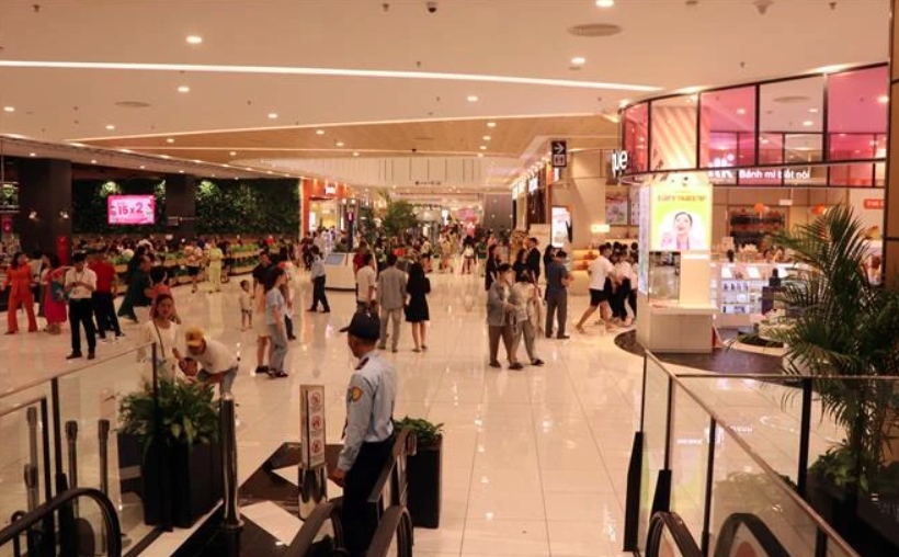 First AEON Mall in central region opens